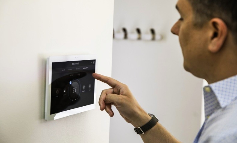the Integrated & Intelligent Climate are controlled by device 
